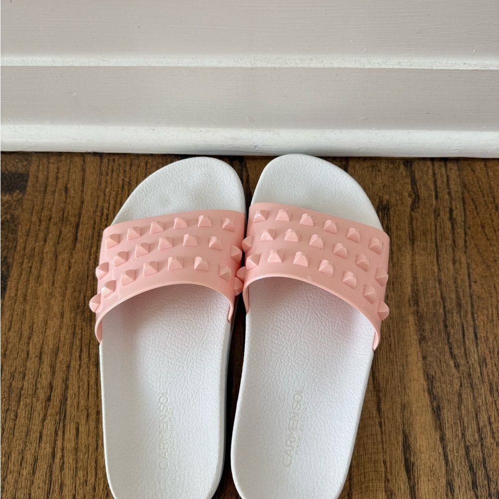 Stylish Pink and White Sandals with Textured Strap